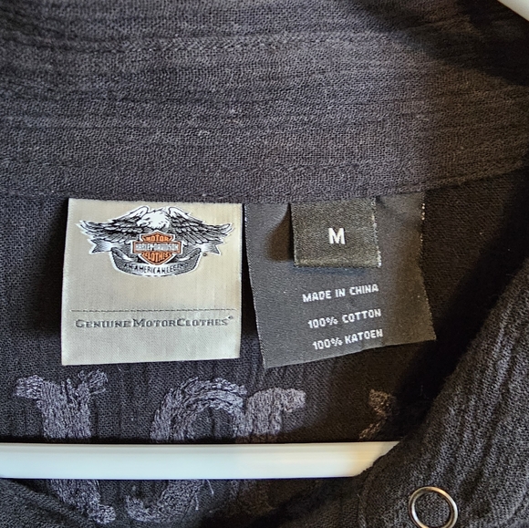 Excelkent condition Harley davidson women size medium snap Button shirt - Picture 5 of 5